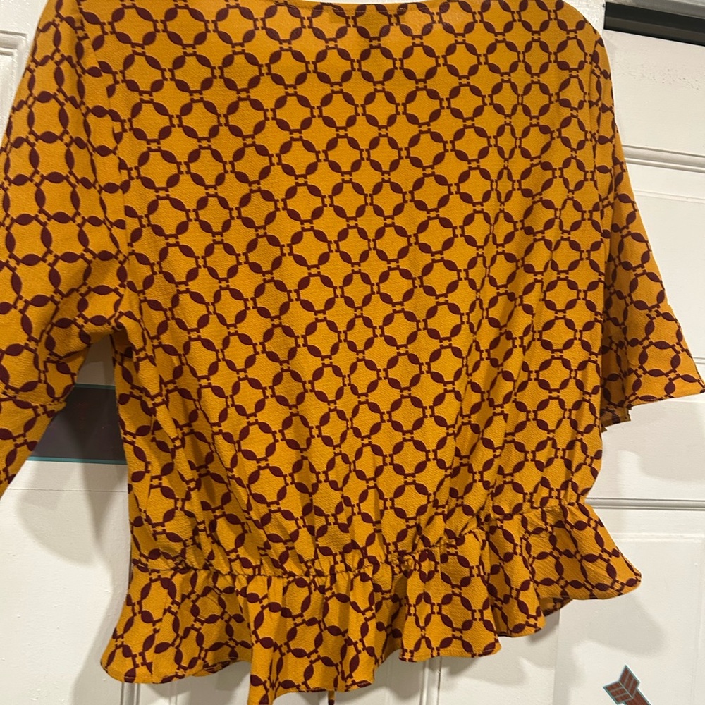 Forever 21 Red Ruched Tie Front Peplum Blouse - Picture 3 of 3